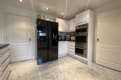 2 Oaklands Close, Chulmleigh, EX18 7AU