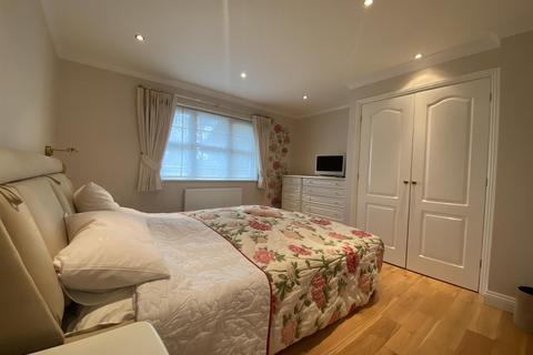 2 Oaklands Close, Chulmleigh, EX18 7AU