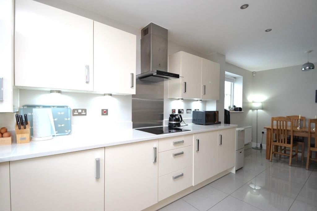 Kitchen b.JPG
