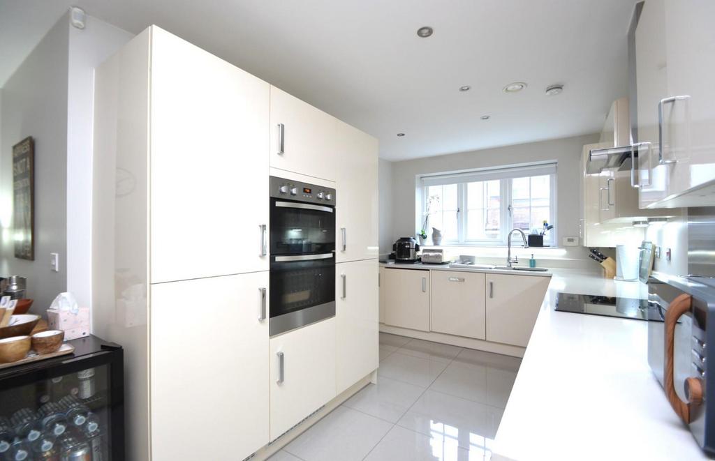 Kitchen a.JPG