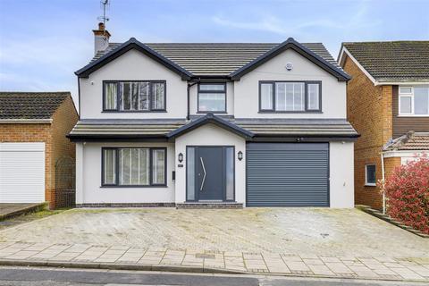 4 bedroom detached house for sale, Queensbury Avenue, West Bridgford NG2