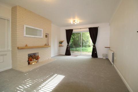 3 bedroom detached house to rent, Meadow Way, Farnham GU10