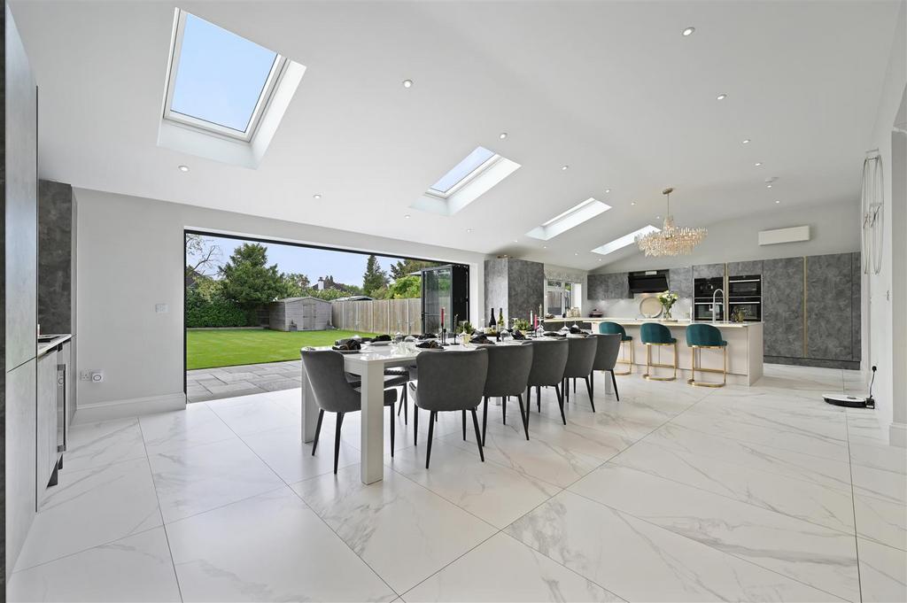 Banstead Road South, Sutton SM2 4 bed detached house for sale £1,250,000