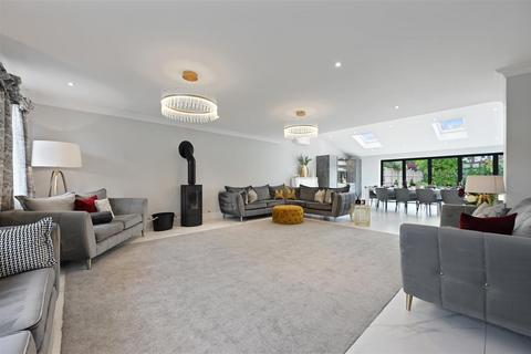 100 Banstead Road South, Sutton, SM2 5LH