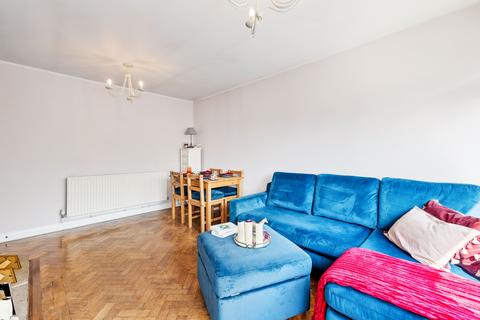 4a Cedar Way, Sunbury-on-thames, TW16 7BN