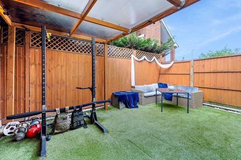 4a Cedar Way, Sunbury-on-thames, TW16 7BN