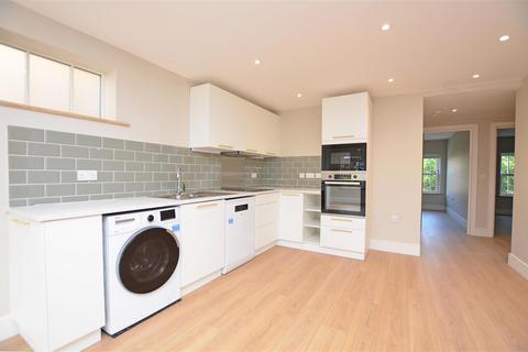 2 bedroom apartment to rent, Claremont Road, Teddington