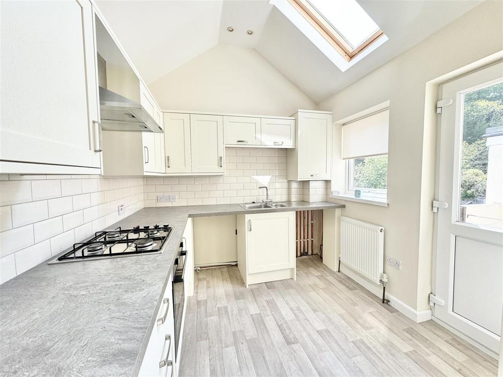 Bottom flat kitchen