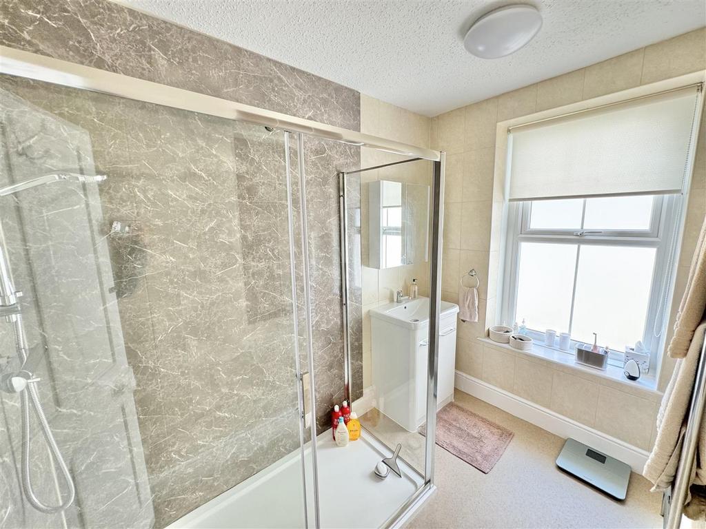 Top flat shower room