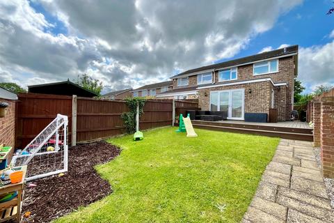 3 bedroom end of terrace house for sale, Curlew Road, Gloucester GL4