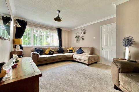 3 bedroom end of terrace house for sale, Curlew Road, Gloucester GL4