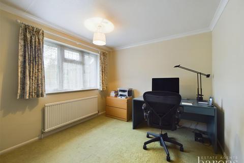 13 Camberry Close, Basingstoke, RG21 3AG