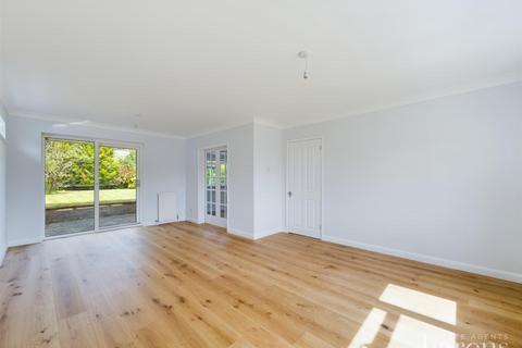 12 Camberry Close, Basingstoke, RG21 3AG