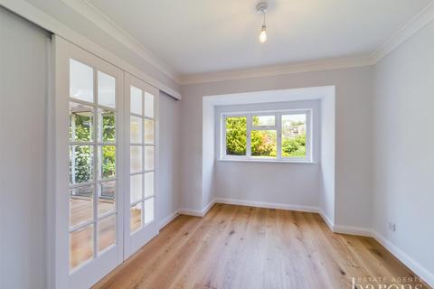 12 Camberry Close, Basingstoke, RG21 3AG