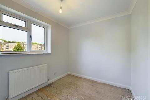 12 Camberry Close, Basingstoke, RG21 3AG