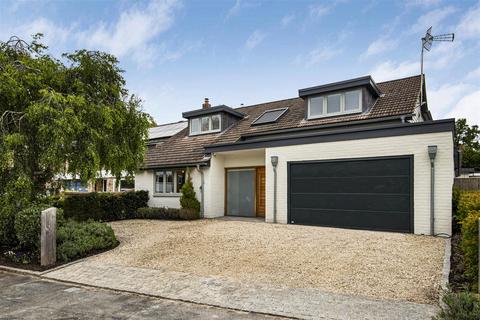 5 bedroom detached house for sale, Wetherby Close, Emmer Green, Reading