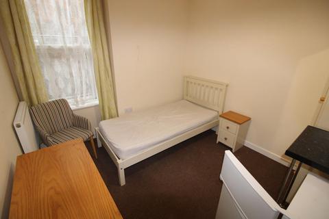 1 bedroom in a house share to rent, Borough Road (Flat, Burton upon Trent DE14