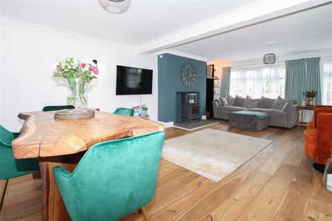 5 bedroom semi-detached house for sale, Barn Mead, Doddinghurst, Brentwood