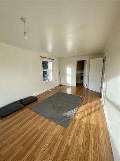 2 bedroom flat for sale, Cobham Close, Enfield EN1
