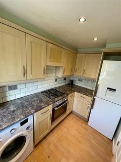 2 bedroom flat for sale, Cobham Close, Enfield EN1