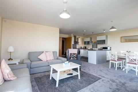 3 bedroom apartment to rent, Topaz House, Central Milton Keynes