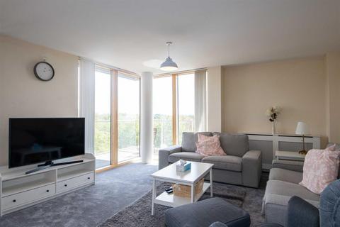 3 bedroom apartment to rent, Topaz House, Central Milton Keynes