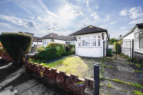 3 bedroom bungalow for sale, Glasbrook Avenue, Twickenham