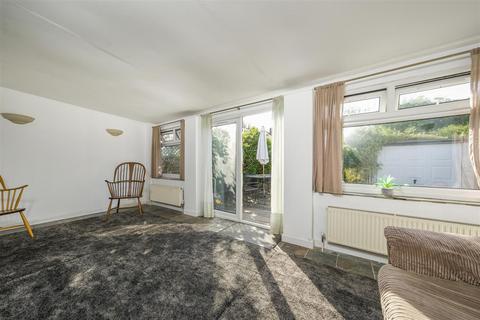 3 bedroom bungalow for sale, Glasbrook Avenue, Twickenham