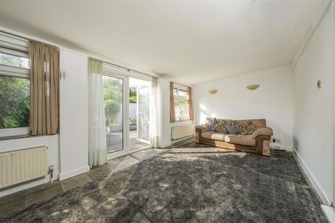 3 bedroom bungalow for sale, Glasbrook Avenue, Twickenham