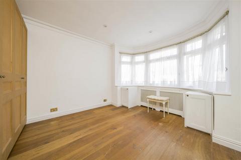 8 Glasbrook Avenue, Twickenham, TW2 6AH