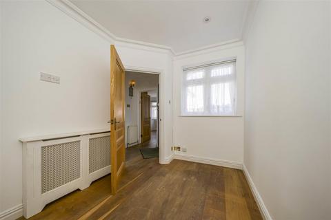 8 Glasbrook Avenue, Twickenham, TW2 6AH