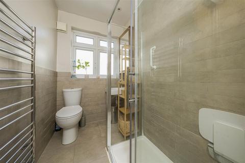 8 Glasbrook Avenue, Twickenham, TW2 6AH