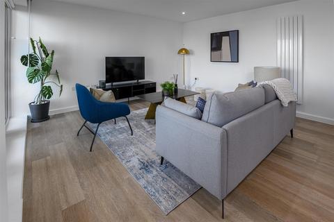 3 bedroom penthouse to rent, Hersham Road, Walton-On-Thames