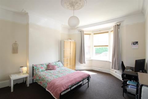 2 bedroom apartment for sale, Simonside Terrace, Heaton, Newcastle Upon Tyne