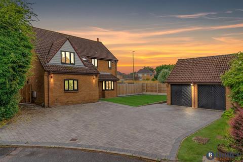 4 bedroom detached house for sale, Watercress Close, Stevenage