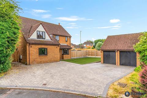 4 bedroom detached house for sale, Watercress Close, Stevenage