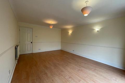 2 bedroom apartment to rent, Royal Avenue, Scarborough YO11