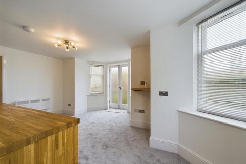 2 bedroom flat for sale, Queens Parade, Scarborough YO12