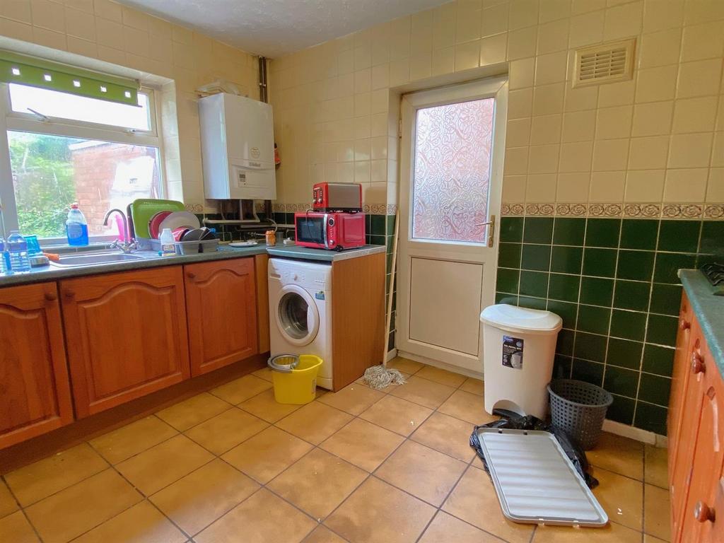 Kitchen2.jpg