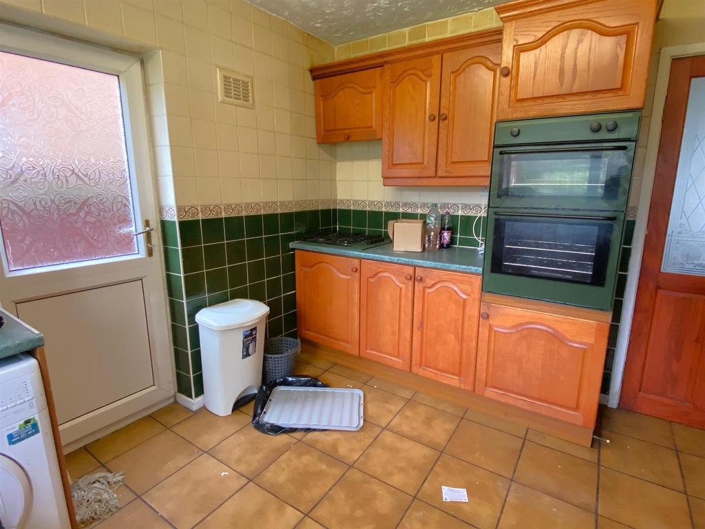 Kitchen3.jpg