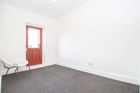 2 bedroom apartment to rent, Hanbury Street, London, E1