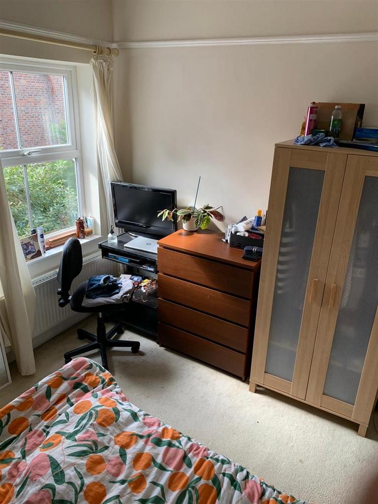 Back bedroom 1.jpg