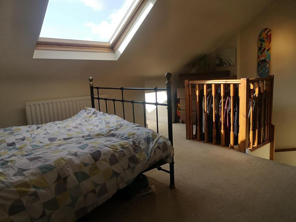 Attic room 2.jpg