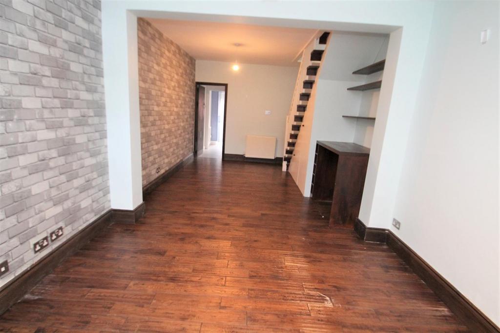 Living room 4.JPG