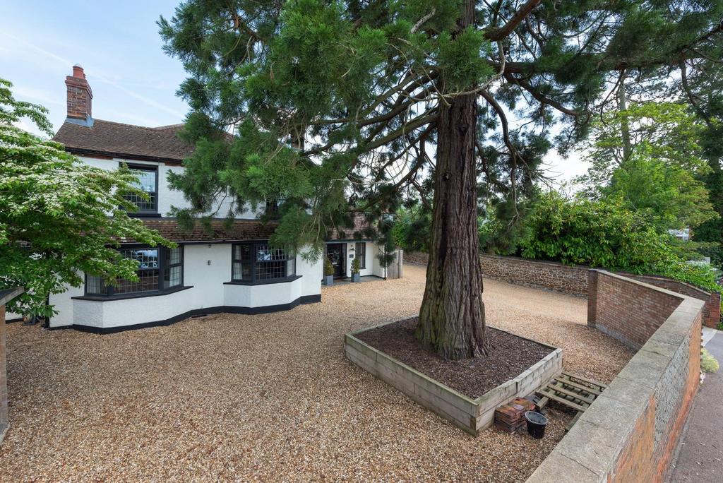 Heath Road, Leighton Buzzard 4 bed detached house for sale £900,000