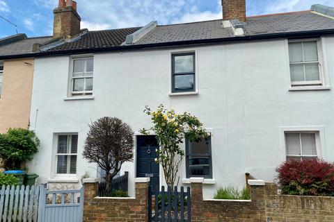 2 bedroom house to rent, Bell Road, East Molesey
