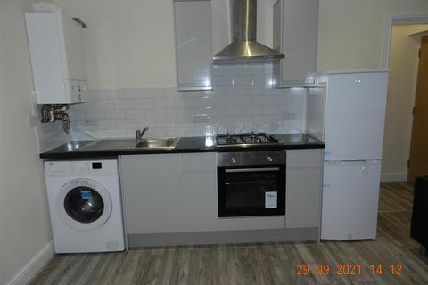 1 bedroom apartment to rent, Cyril Crescent, Roath