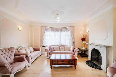 4 bedroom detached house for sale, Glebelands Avenue, South Woodford