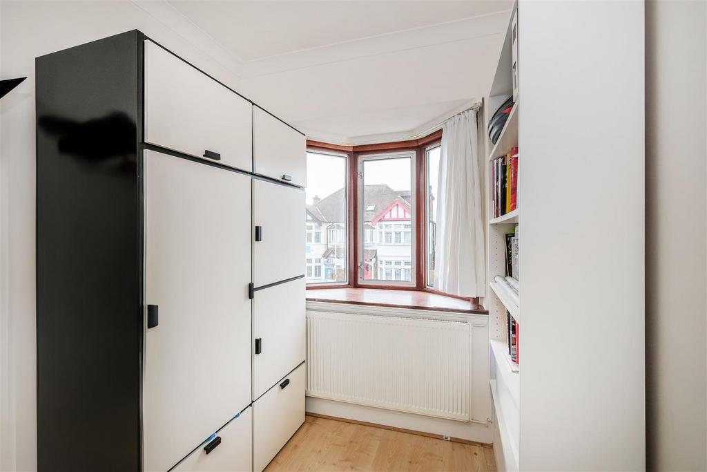 17a Glebelands Avenue-9.jpg