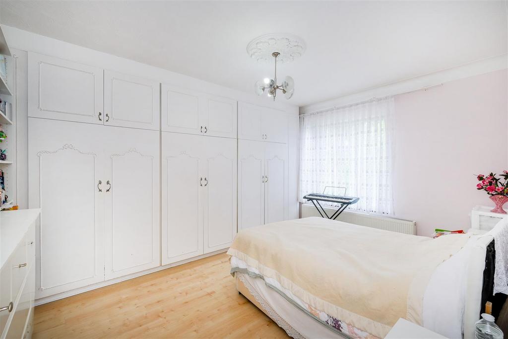 17a Glebelands Avenue-11.jpg